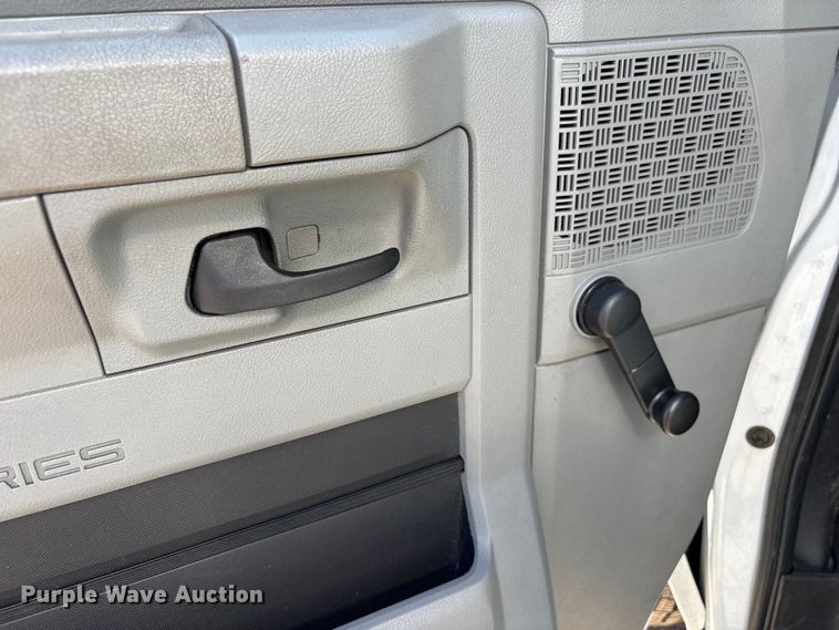 image for item EF1228 2019 Ford E350 box truck