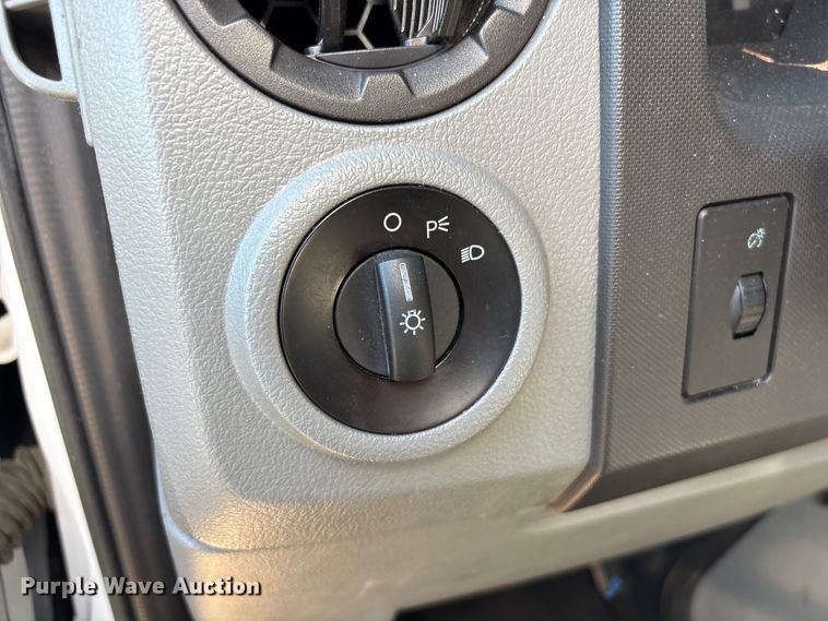 image for item EF1228 2019 Ford E350 box truck