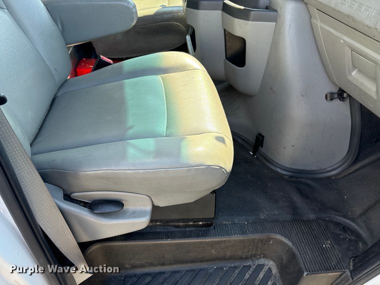 image for item EF1228 2019 Ford E350 box truck