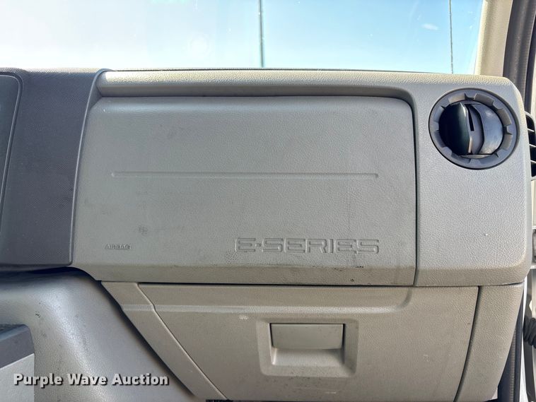 image for item EF1228 2019 Ford E350 box truck
