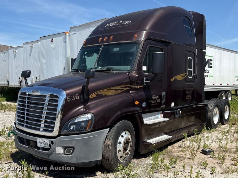 image for item EF1229 2014 Freightliner Cascadia semi truck
