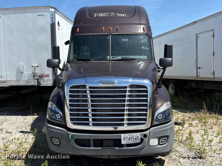 image for item EF1229 2014 Freightliner Cascadia semi truck