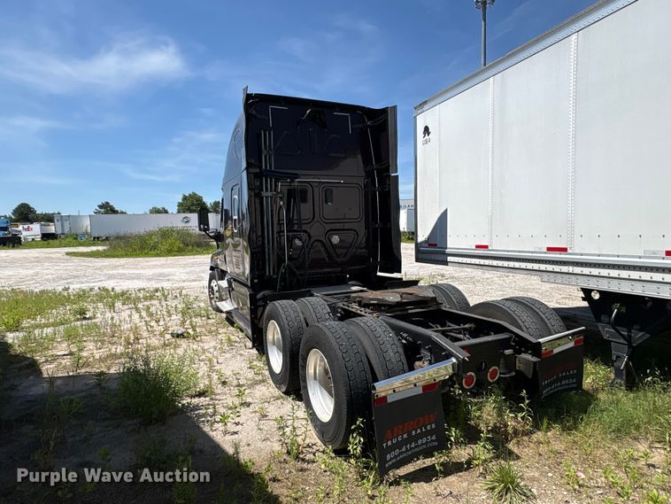 image for item EF1229 2014 Freightliner Cascadia semi truck
