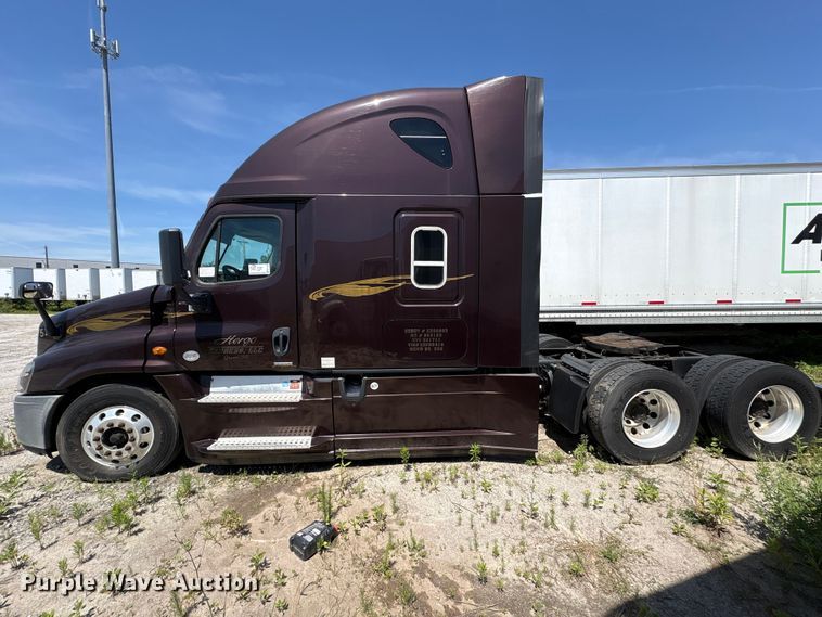 image for item EF1229 2014 Freightliner Cascadia semi truck