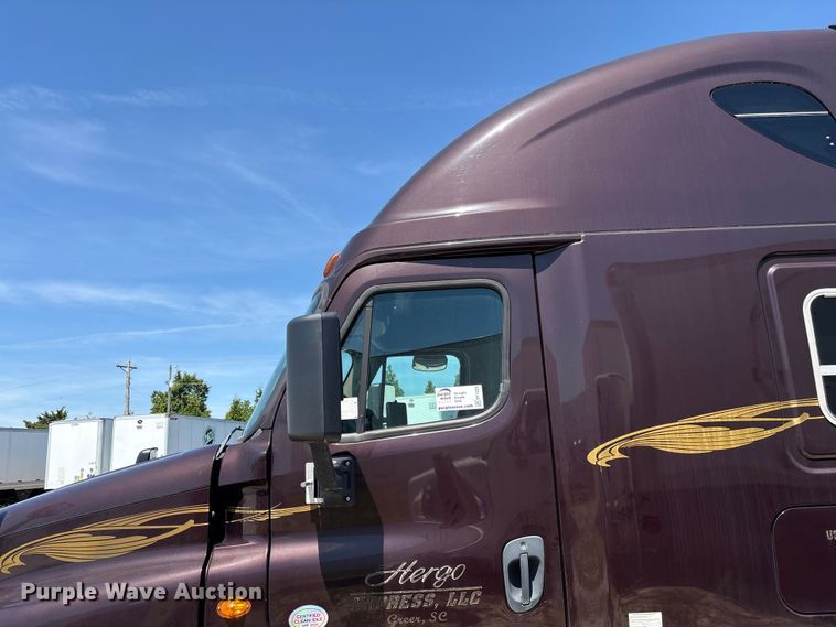 image for item EF1229 2014 Freightliner Cascadia semi truck