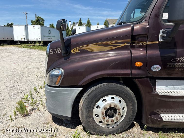 image for item EF1229 2014 Freightliner Cascadia semi truck