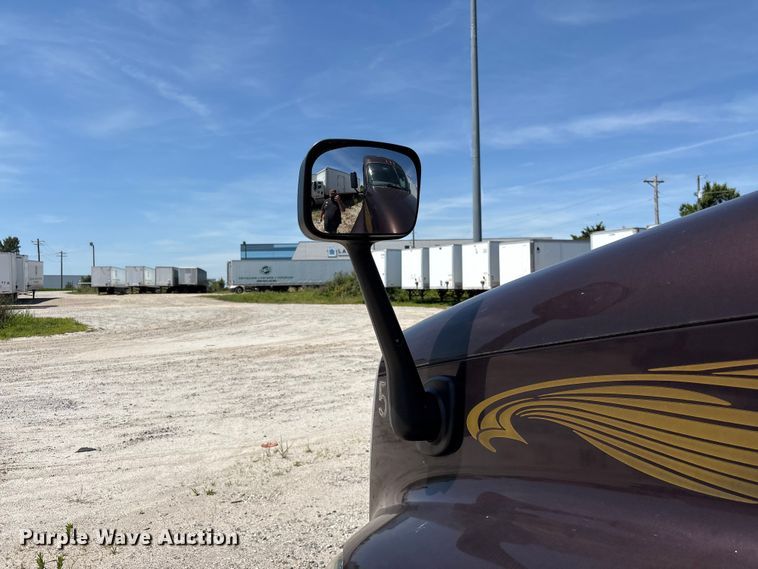 image for item EF1229 2014 Freightliner Cascadia semi truck
