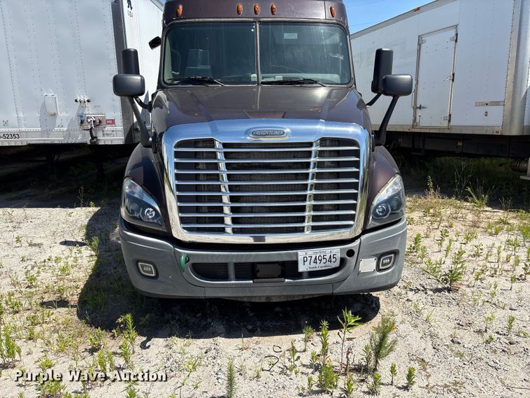 image for item EF1229 2014 Freightliner Cascadia semi truck