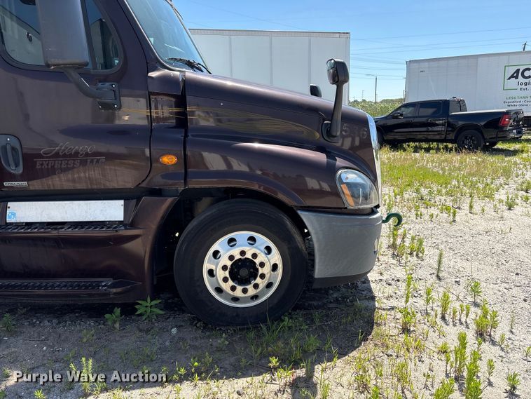 image for item EF1229 2014 Freightliner Cascadia semi truck