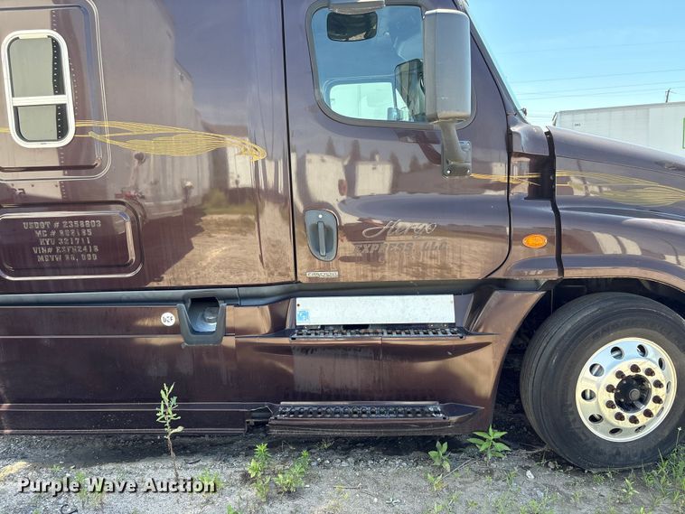 image for item EF1229 2014 Freightliner Cascadia semi truck