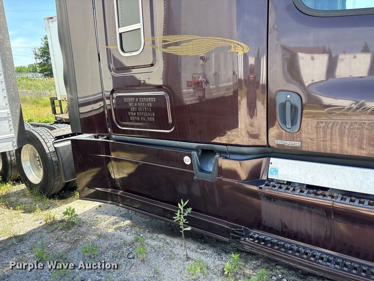 image for item EF1229 2014 Freightliner Cascadia semi truck