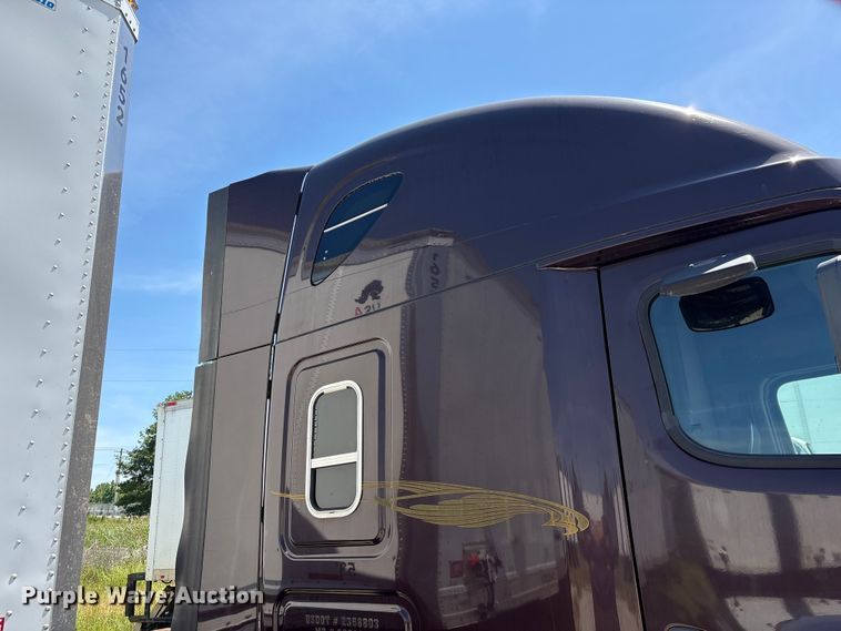 image for item EF1229 2014 Freightliner Cascadia semi truck