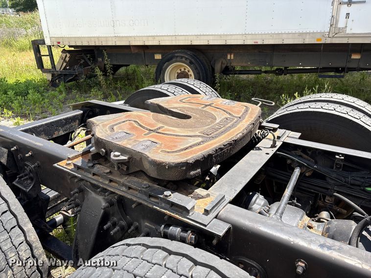 image for item EF1229 2014 Freightliner Cascadia semi truck