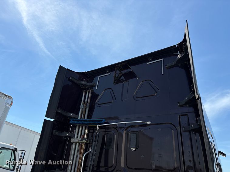 image for item EF1229 2014 Freightliner Cascadia semi truck
