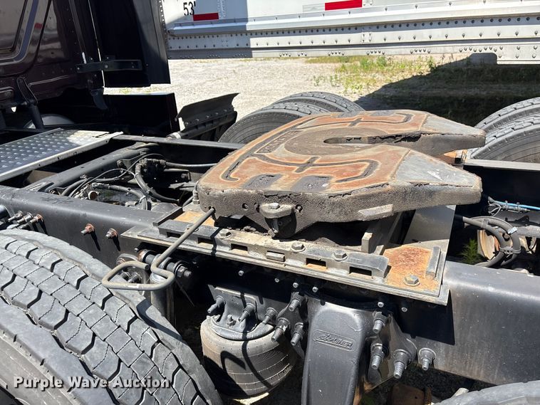 image for item EF1229 2014 Freightliner Cascadia semi truck
