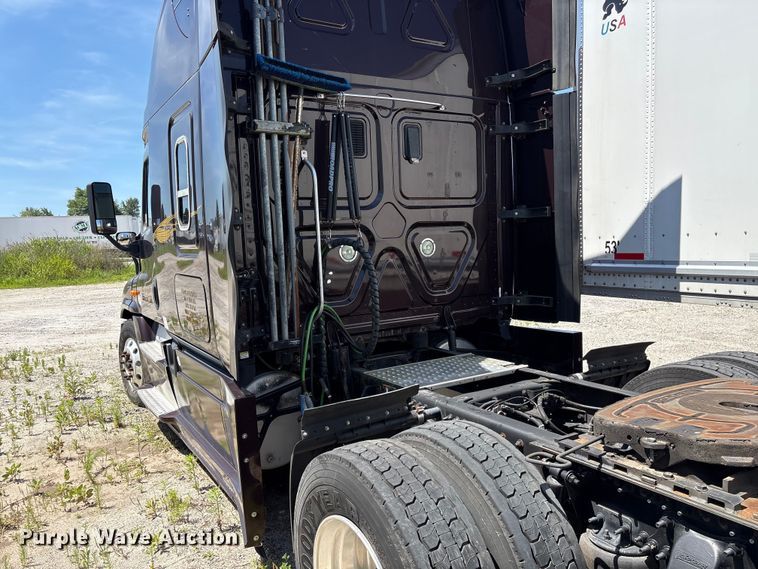 image for item EF1229 2014 Freightliner Cascadia semi truck
