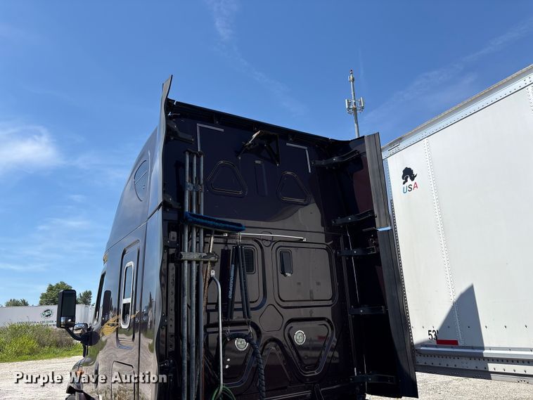 image for item EF1229 2014 Freightliner Cascadia semi truck