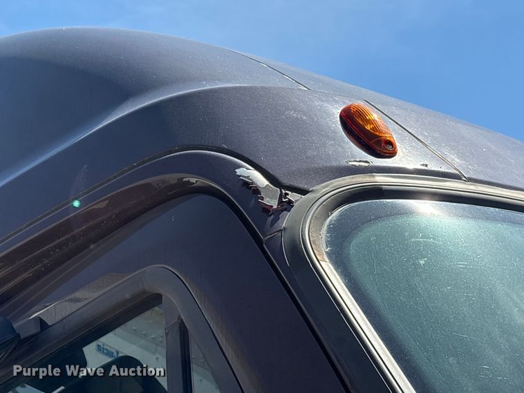 image for item EF1229 2014 Freightliner Cascadia semi truck