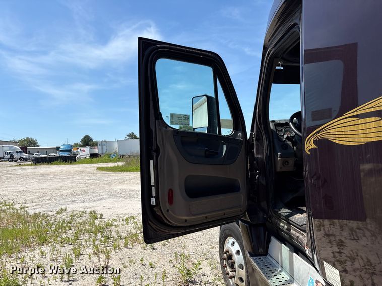image for item EF1229 2014 Freightliner Cascadia semi truck