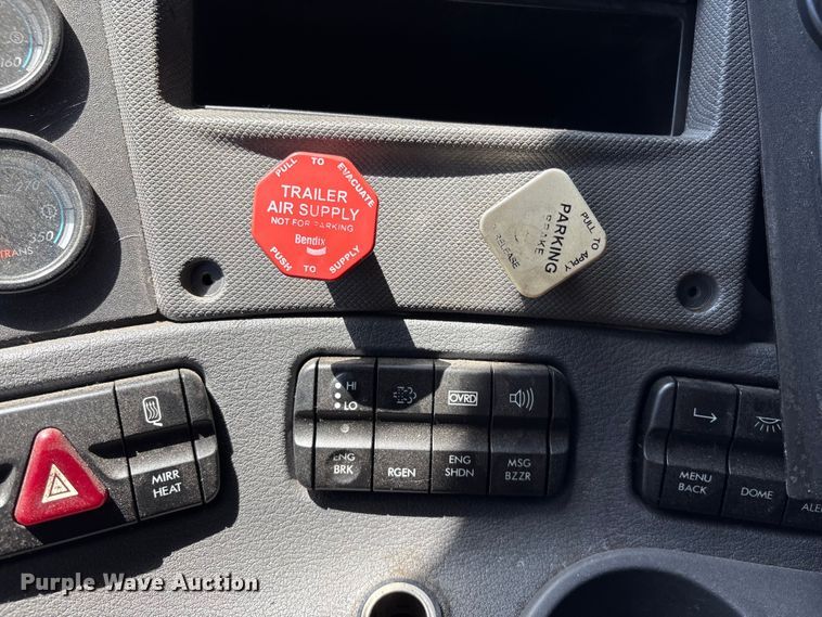 image for item EF1229 2014 Freightliner Cascadia semi truck