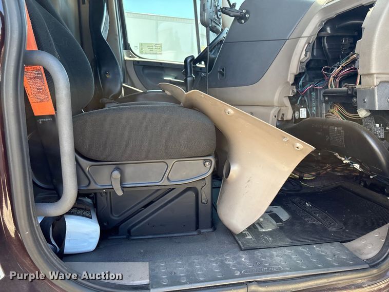 image for item EF1229 2014 Freightliner Cascadia semi truck