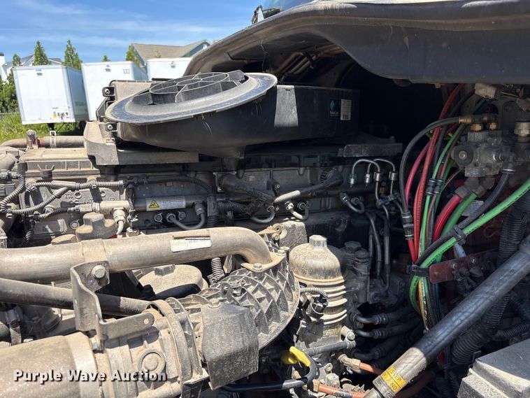 image for item EF1229 2014 Freightliner Cascadia semi truck