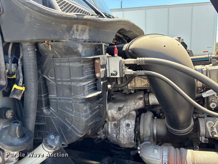 image for item EF1229 2014 Freightliner Cascadia semi truck