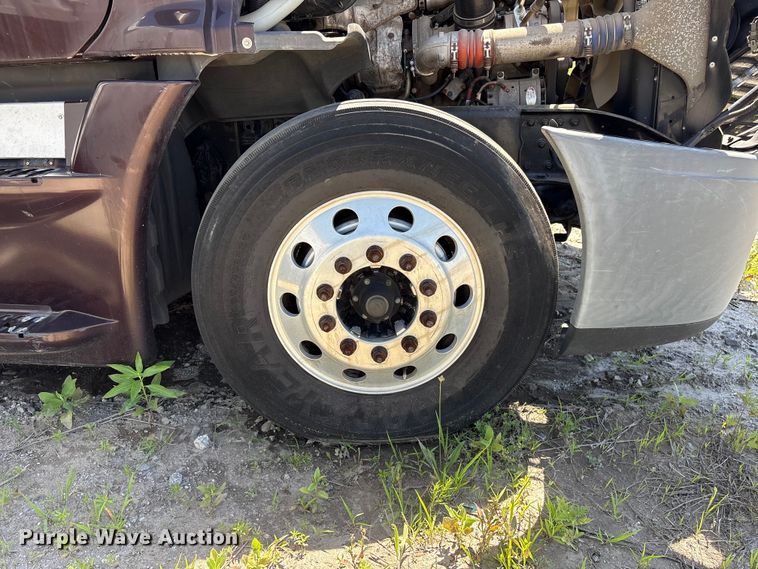 image for item EF1229 2014 Freightliner Cascadia semi truck