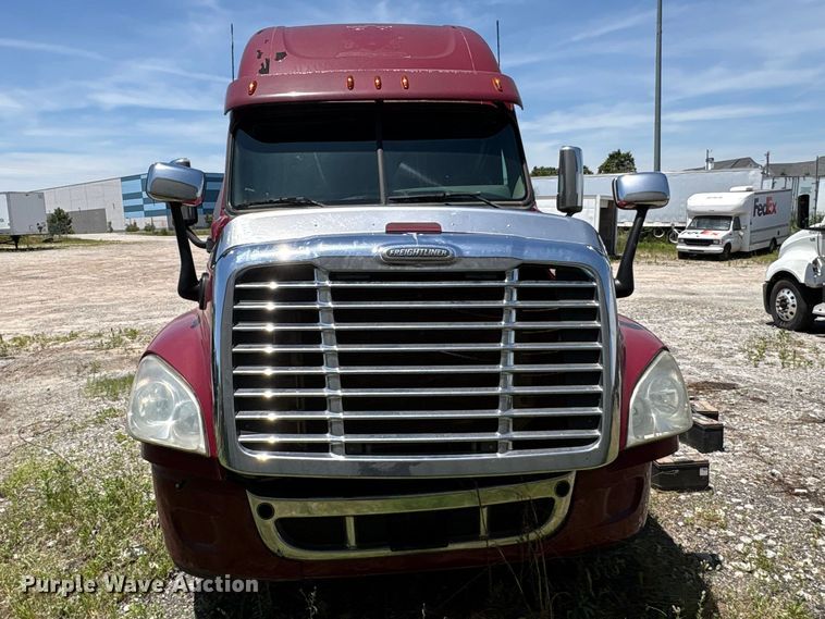image for item EF1230 2012 Freightliner Cascadia semi truck