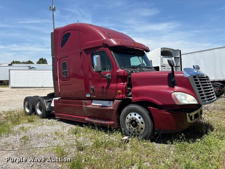 image for item EF1230 2012 Freightliner Cascadia semi truck