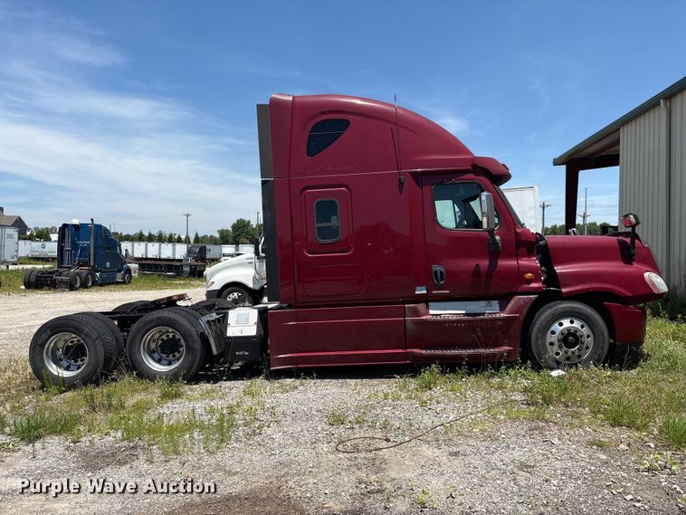 image for item EF1230 2012 Freightliner Cascadia semi truck