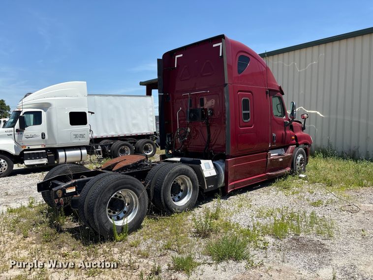 image for item EF1230 2012 Freightliner Cascadia semi truck