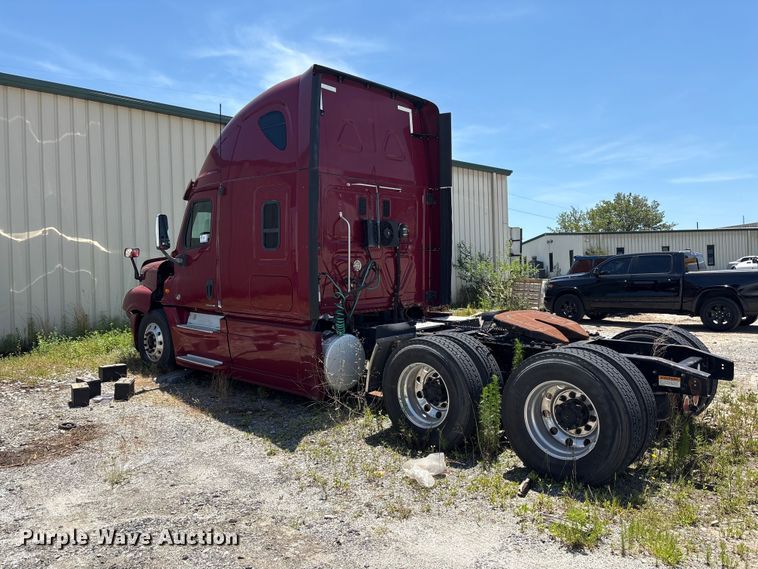 image for item EF1230 2012 Freightliner Cascadia semi truck