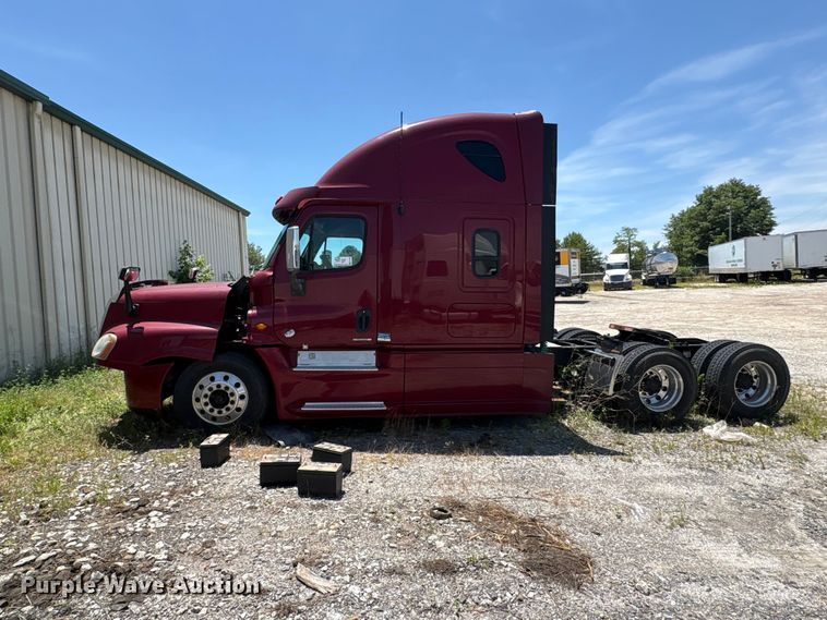 image for item EF1230 2012 Freightliner Cascadia semi truck