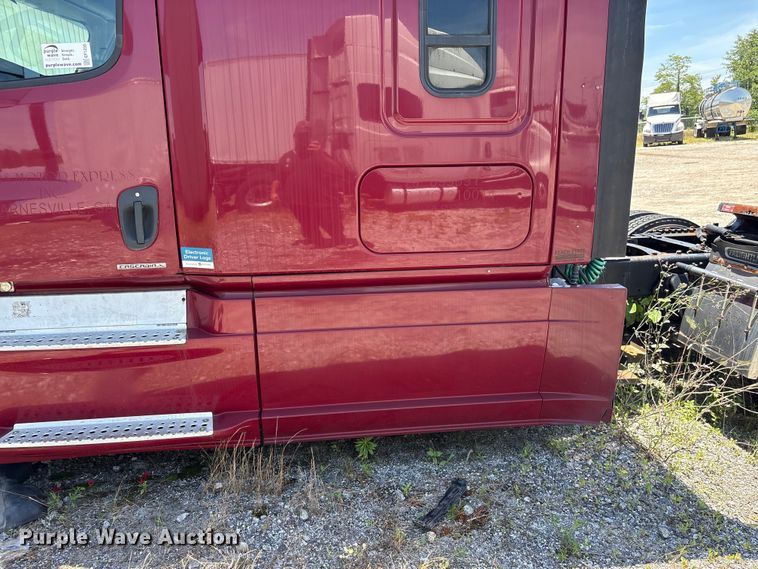 image for item EF1230 2012 Freightliner Cascadia semi truck
