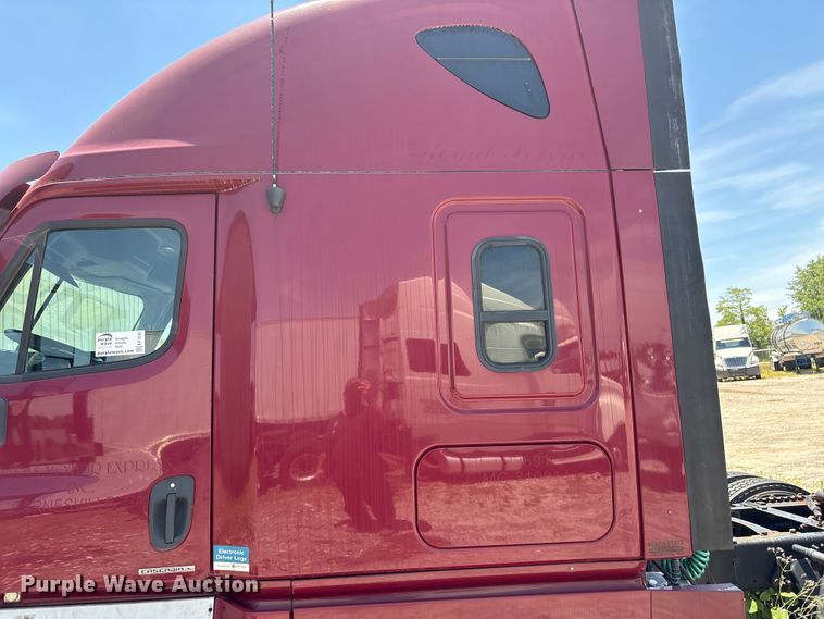 image for item EF1230 2012 Freightliner Cascadia semi truck
