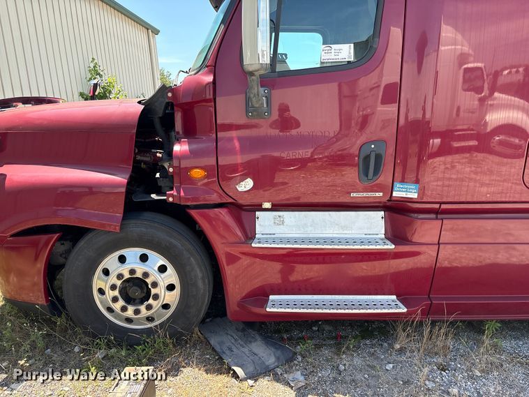 image for item EF1230 2012 Freightliner Cascadia semi truck