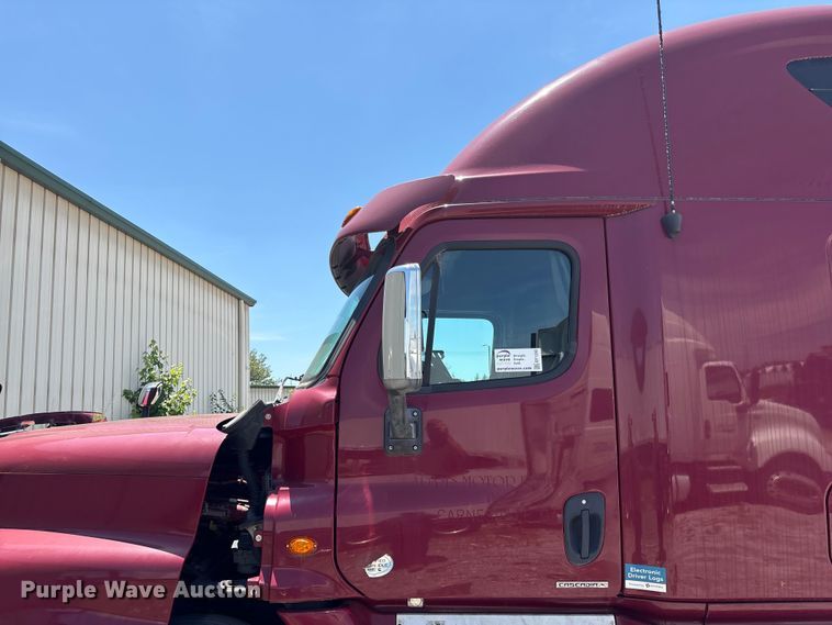 image for item EF1230 2012 Freightliner Cascadia semi truck