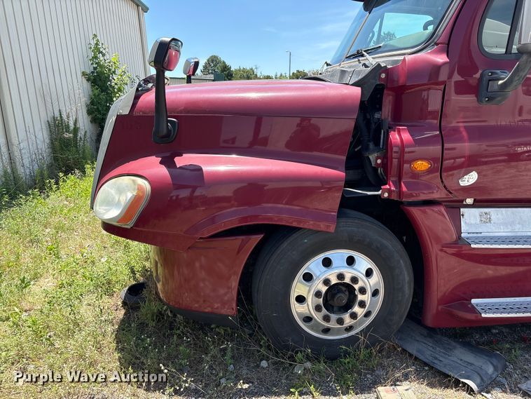 image for item EF1230 2012 Freightliner Cascadia semi truck