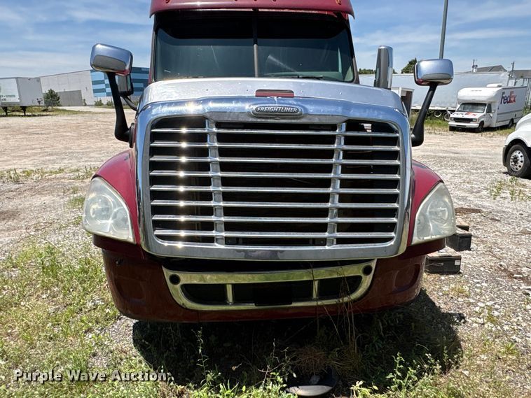 image for item EF1230 2012 Freightliner Cascadia semi truck