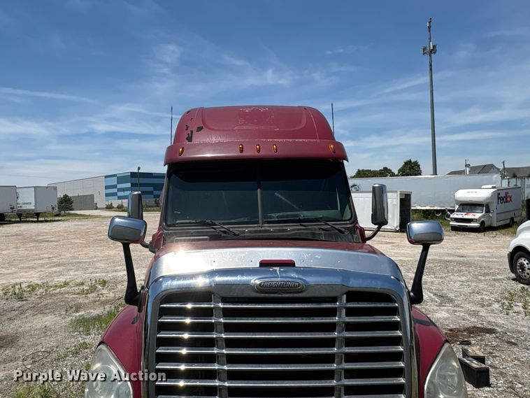 image for item EF1230 2012 Freightliner Cascadia semi truck
