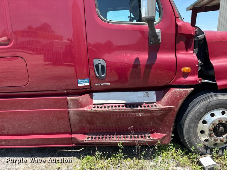 image for item EF1230 2012 Freightliner Cascadia semi truck