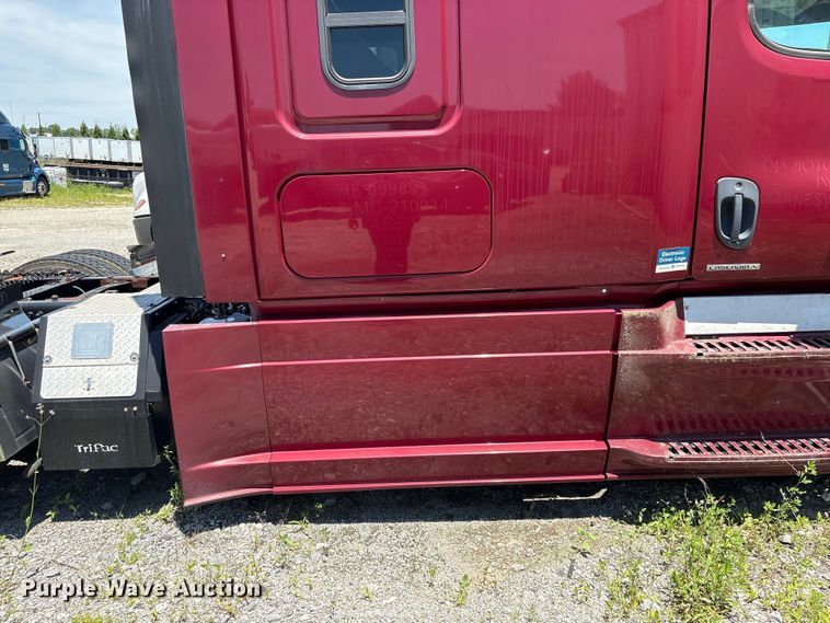 image for item EF1230 2012 Freightliner Cascadia semi truck