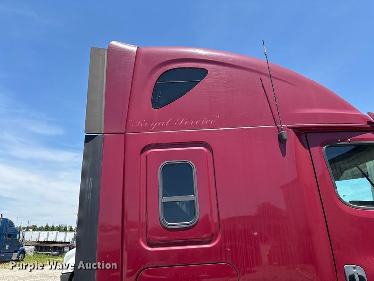 image for item EF1230 2012 Freightliner Cascadia semi truck