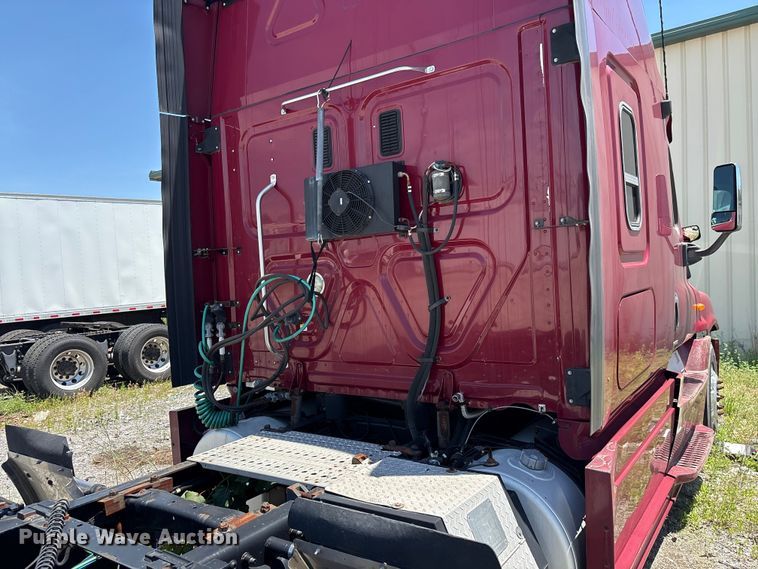 image for item EF1230 2012 Freightliner Cascadia semi truck