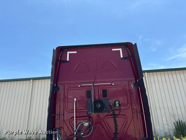 image for item EF1230 2012 Freightliner Cascadia semi truck