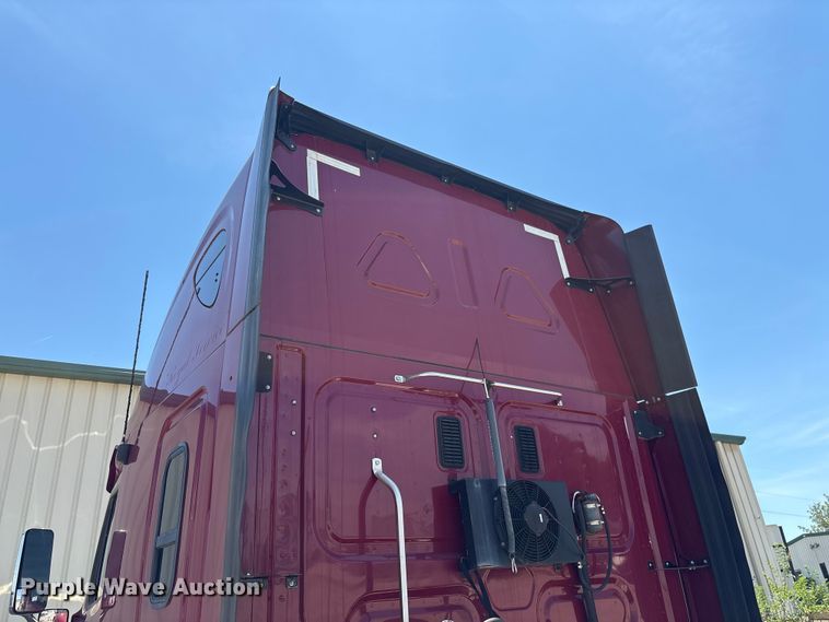 image for item EF1230 2012 Freightliner Cascadia semi truck