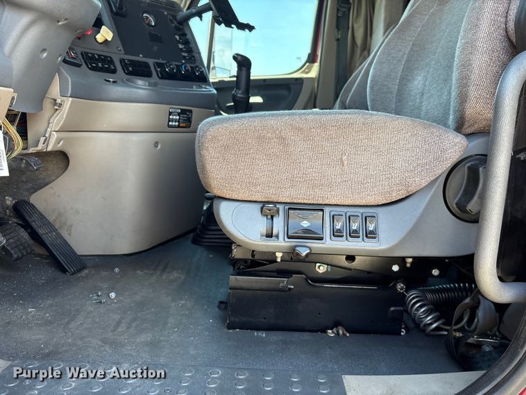 image for item EF1230 2012 Freightliner Cascadia semi truck