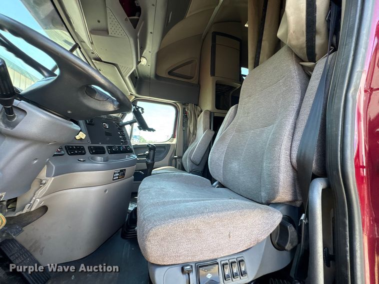 image for item EF1230 2012 Freightliner Cascadia semi truck