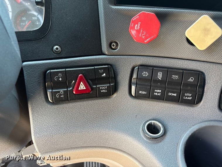 image for item EF1230 2012 Freightliner Cascadia semi truck